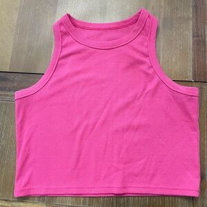 PINK razorback tank top 
Excellent condition 
M/L
Cropped at waist